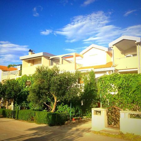 Apartments Dubravka Pirovac Exterior foto
