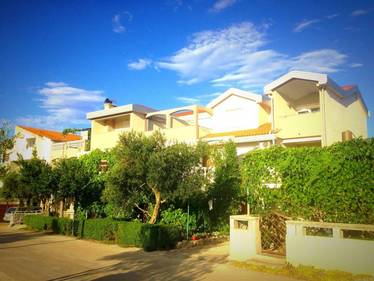 Apartments Dubravka Pirovac Exterior foto